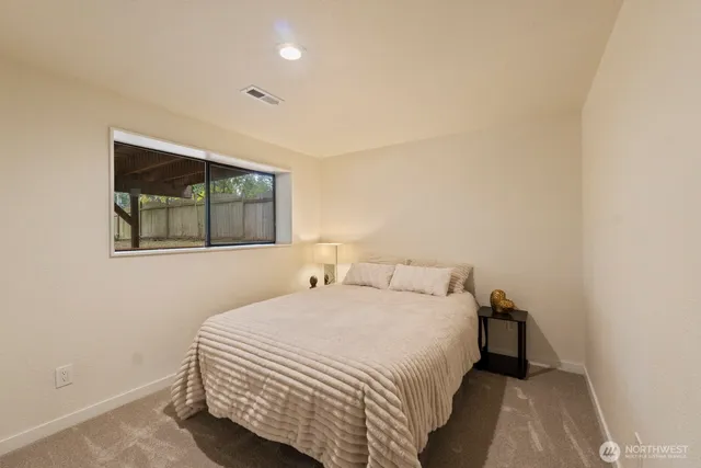 $950,000 | 18045 3rd Avenue Northeast, Shoreline, WA 98155