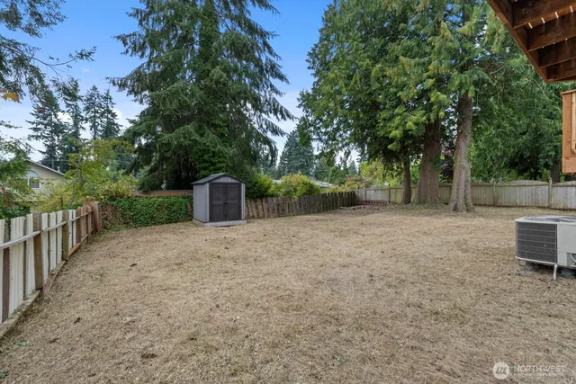 $950,000 | 18045 3rd Avenue Northeast, Shoreline, WA 98155