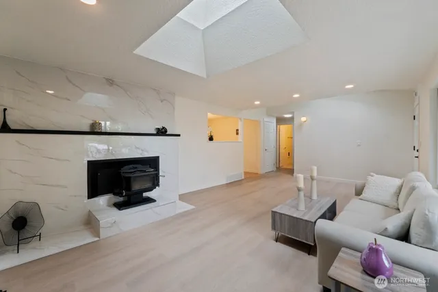 $950,000 | 18045 3rd Avenue Northeast, Shoreline, WA 98155