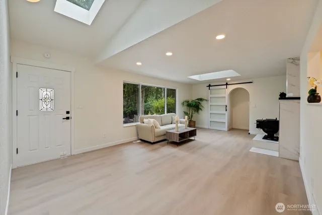 $950,000 | 18045 3rd Avenue Northeast, Shoreline, WA 98155