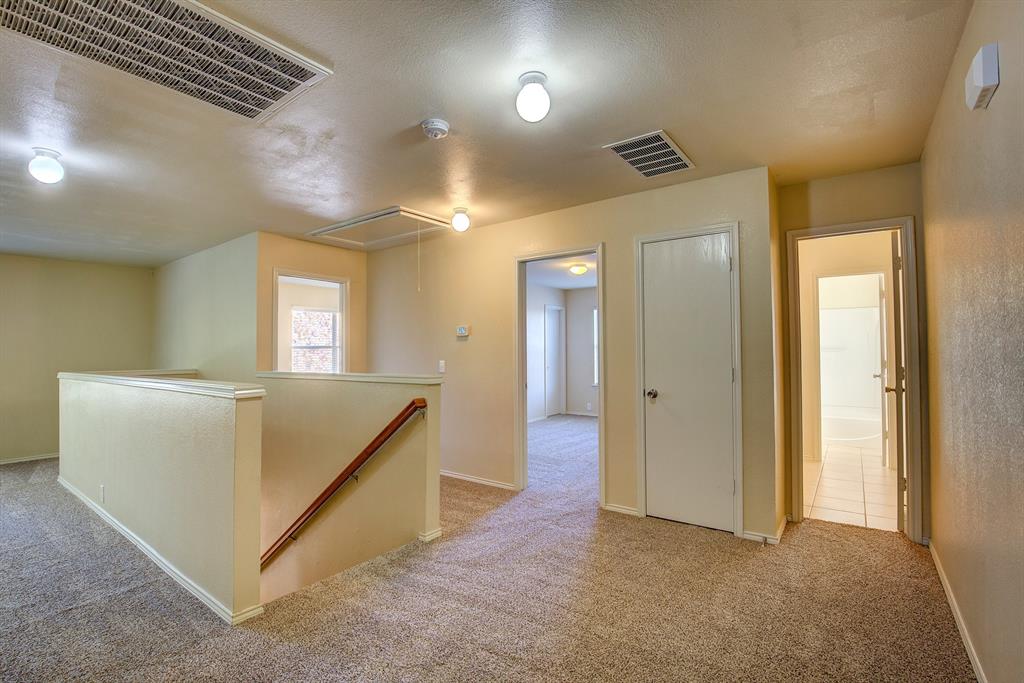 1720 Desperado Road Fort Worth, TX 76131 - Photo 29 of 40 en view interior of the house and hallway