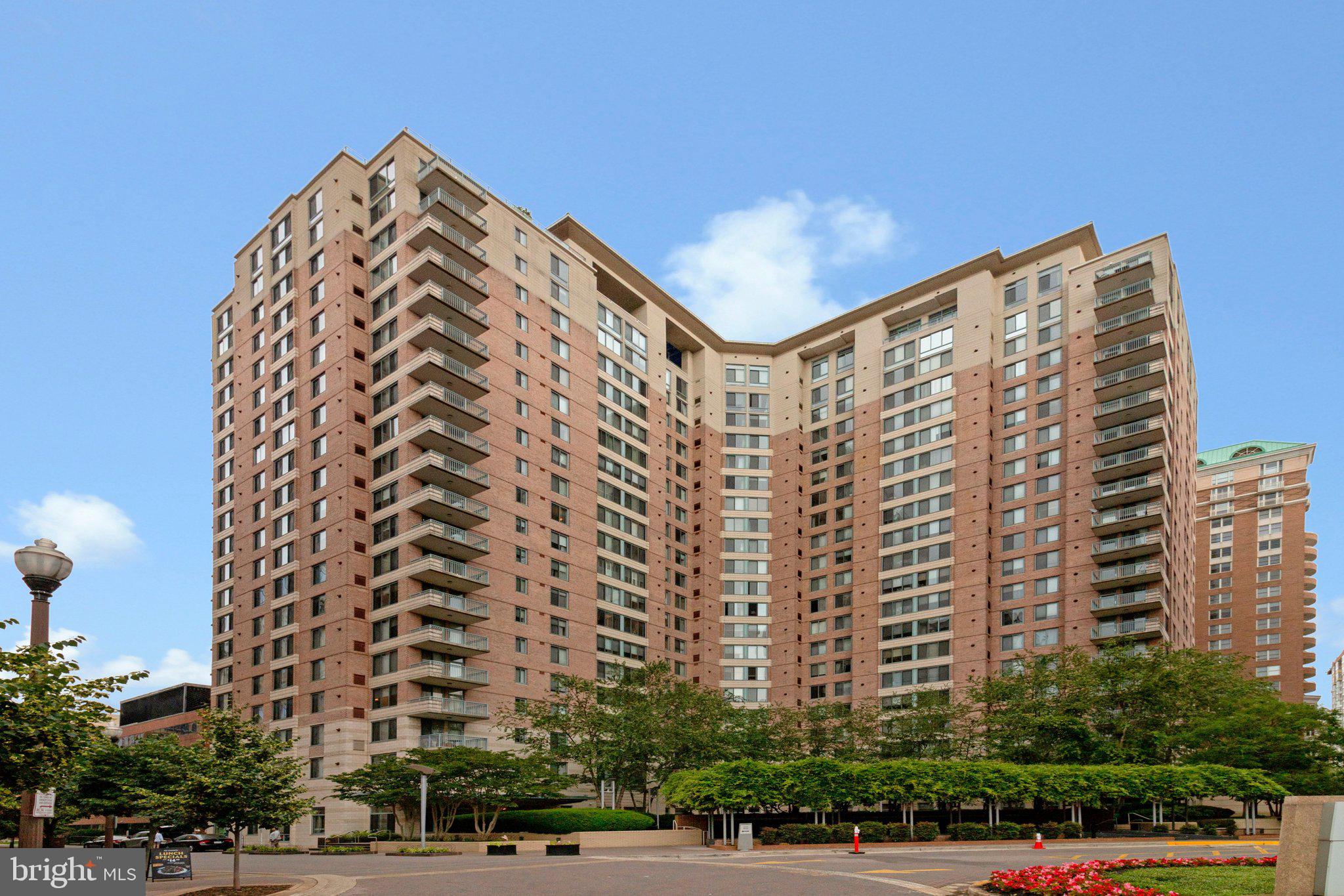 851 North Glebe Road, Unit 812 Arlington, VA 22203 - Photo 22 of 38 a front view of a building