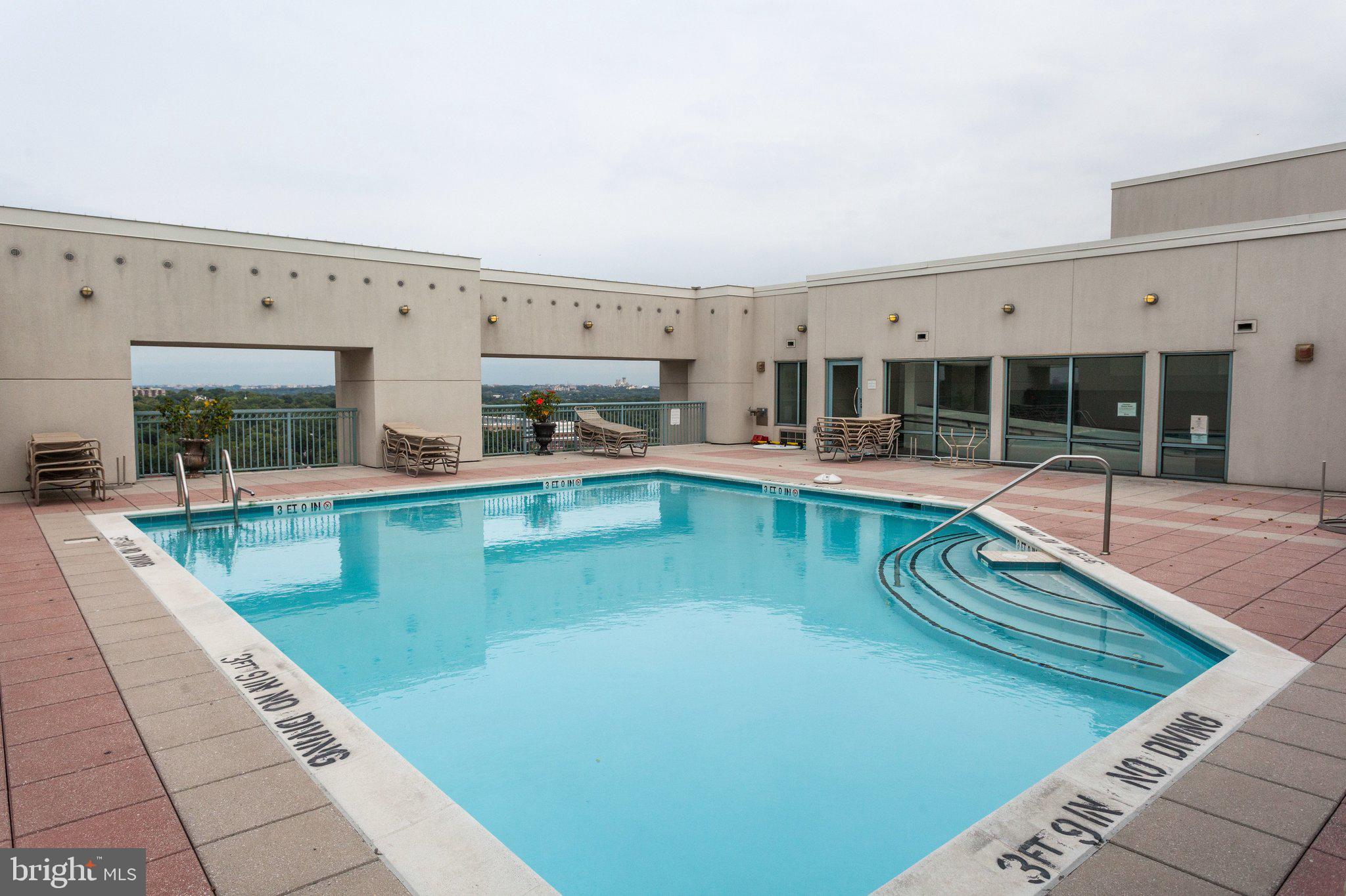 851 North Glebe Road, Unit 812 Arlington, VA 22203 - Photo 27 of 38 a view of a living room and kitchen