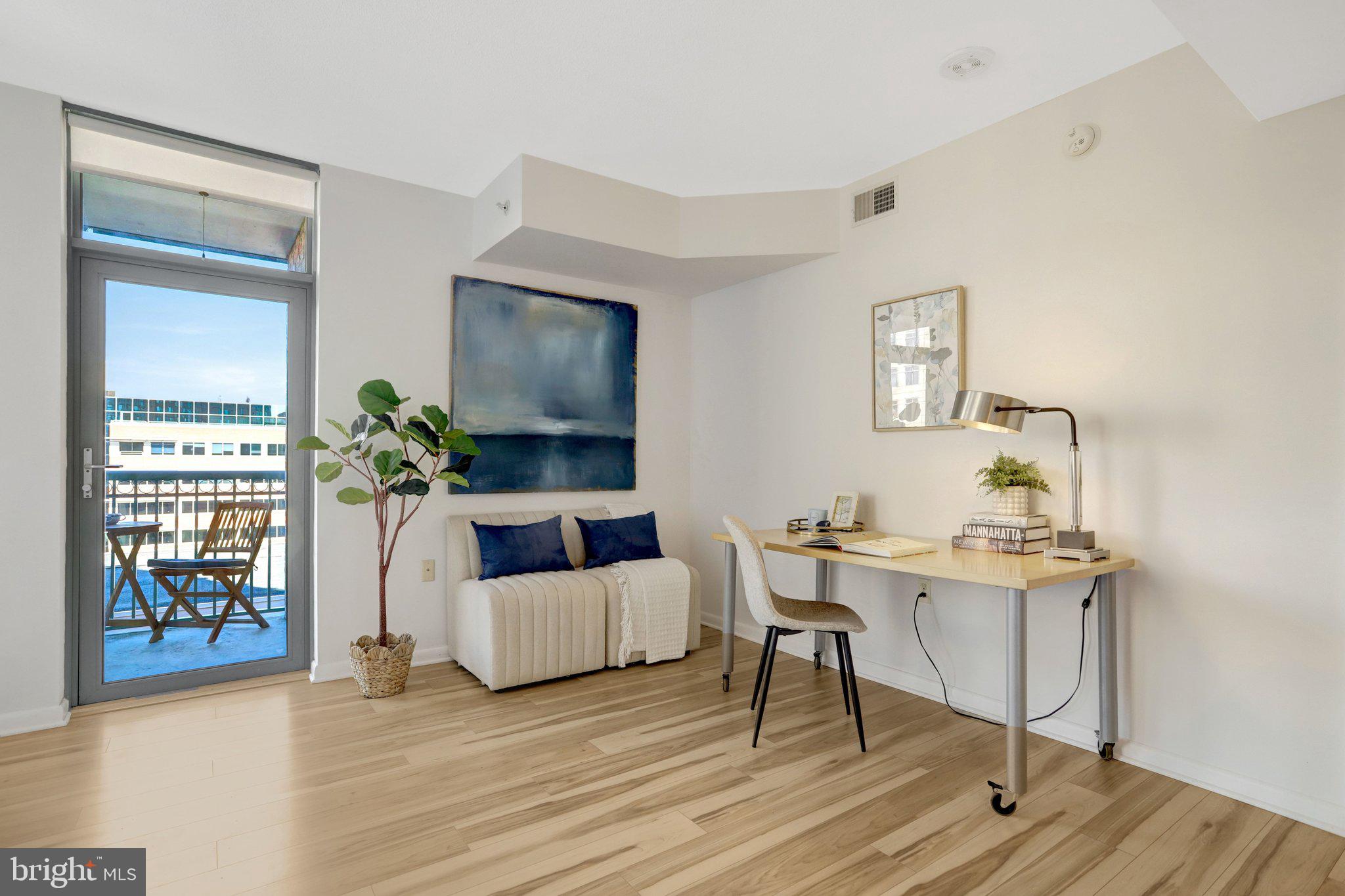 851 North Glebe Road, Unit 812 Arlington, VA 22203 - Photo 3 of 38 a living room with furniture and a potted plant