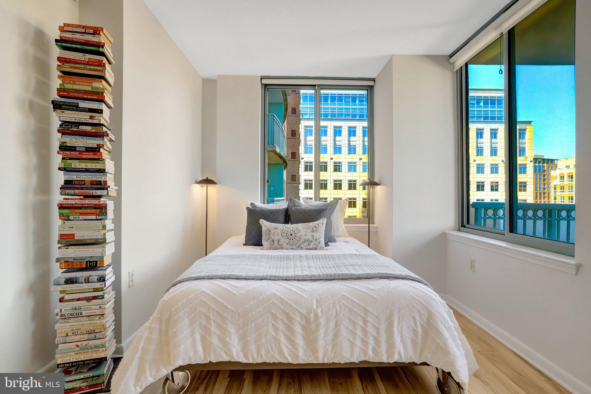 851 North Glebe Road, Unit 812 Arlington, VA 22203 - Photo 6 of 38 a bedroom with a bed and a window