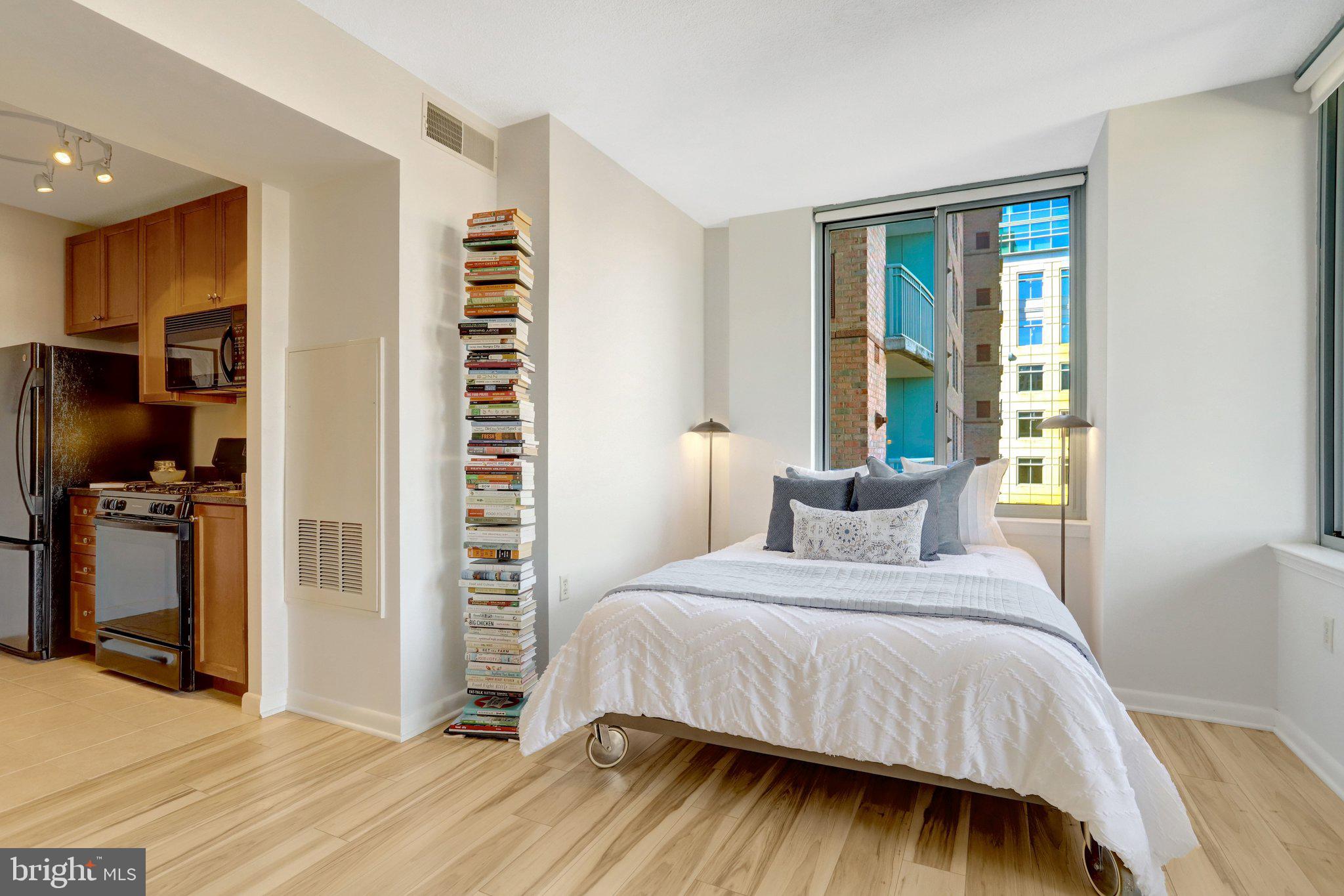 851 North Glebe Road, Unit 812 Arlington, VA 22203 - Photo 7 of 38 a bedroom with a bed and a window