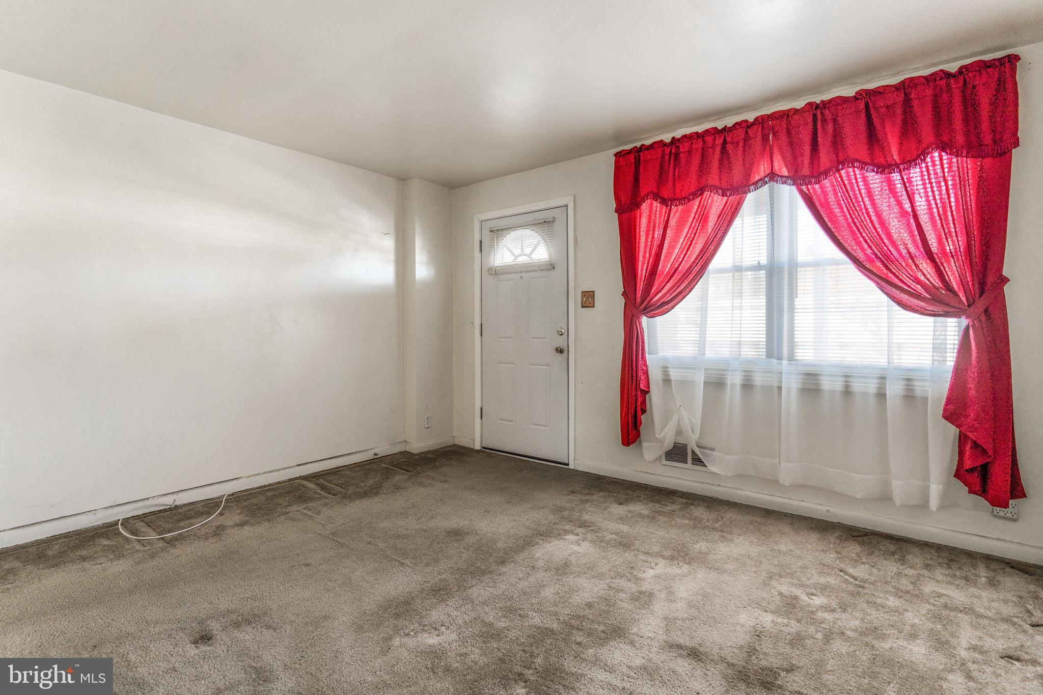 3111 Georgetown Road Baltimore, MD 21230 - Photo 14 of 39 living room, large dual pane windows