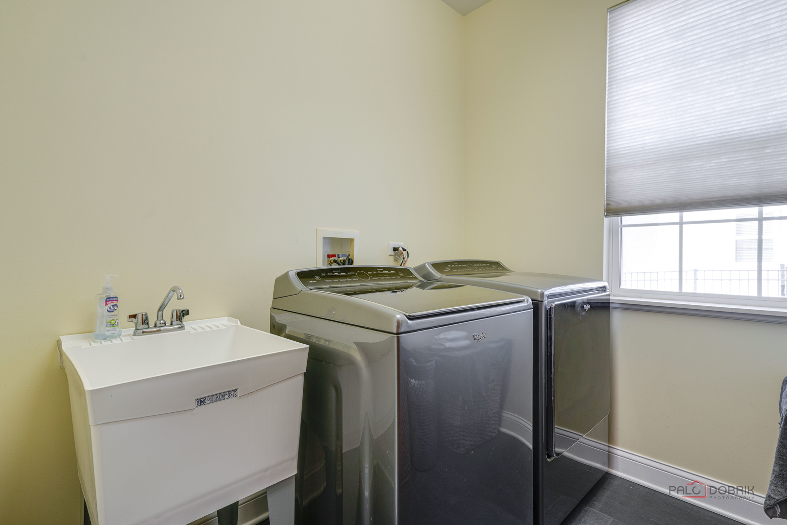 288 Shelbourne Road Volo, IL 60073 - Photo 16 of 33 a utility room with dryer and washer