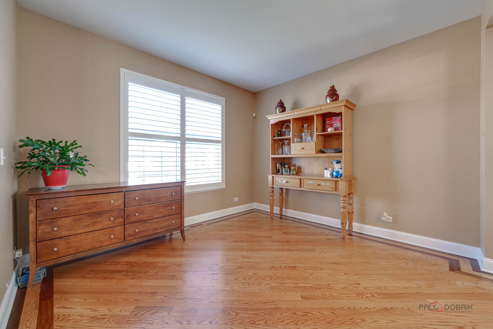 288 Shelbourne Road Volo, IL 60073 - Photo 4 of 33 a living room with furniture cabinets and window