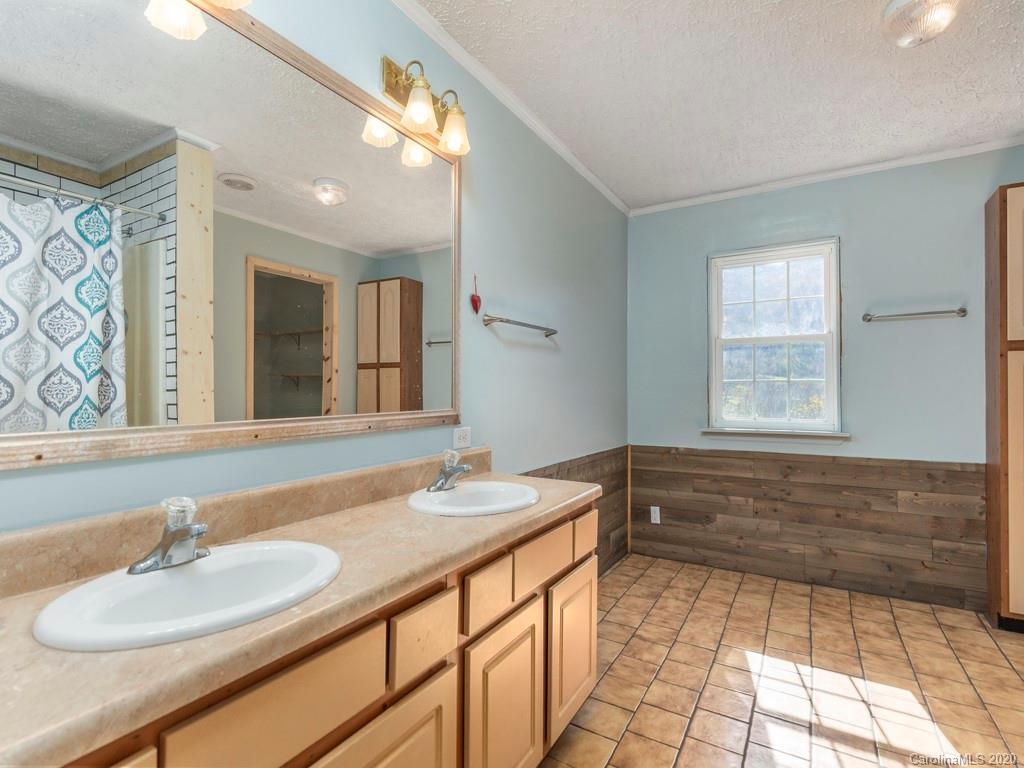 242 Way Up Yonder Road Waynesville, NC 28786 - Photo 13 of 27 Gallery Image 13