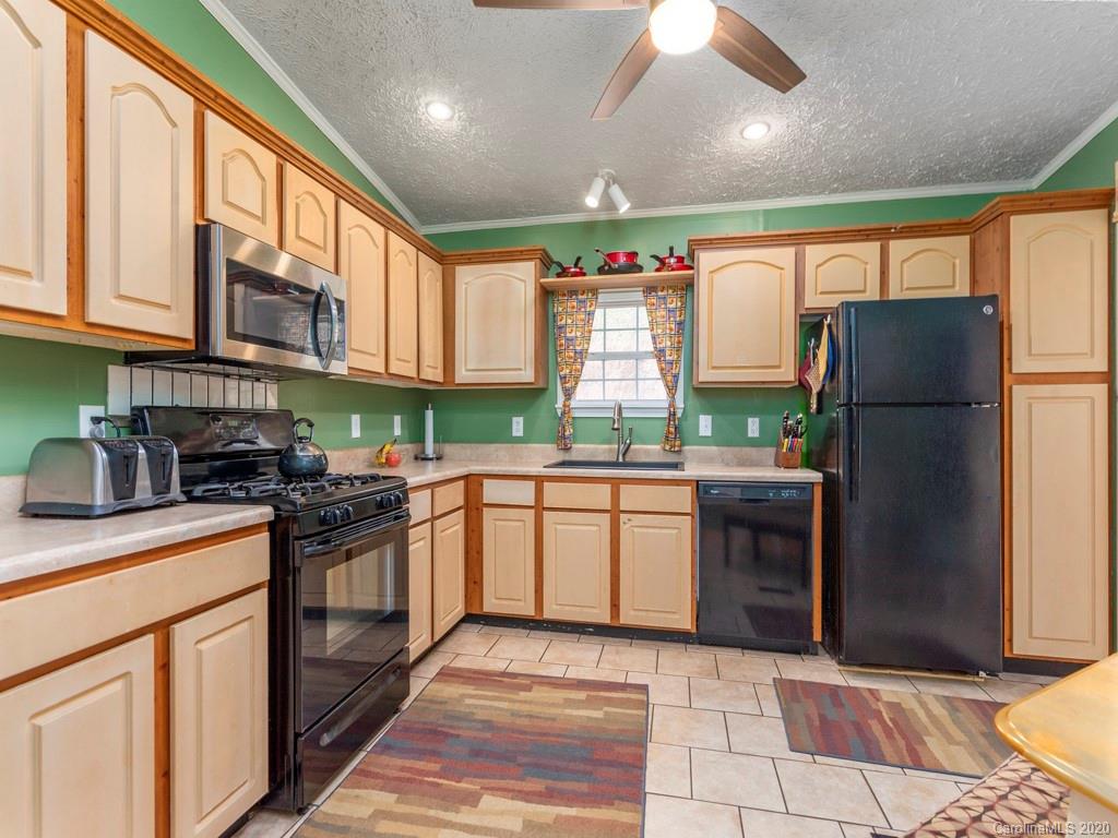 242 Way Up Yonder Road Waynesville, NC 28786 - Photo 10 of 27 Gallery Image 10