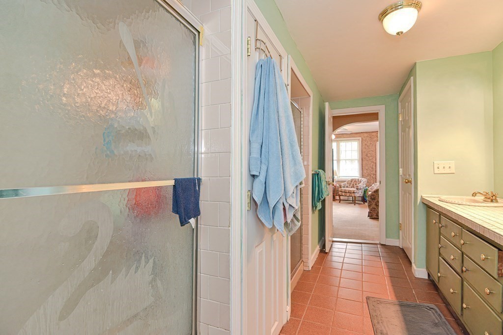 34 South Spencer Road Spencer, MA 01562 - Photo 14 of 34