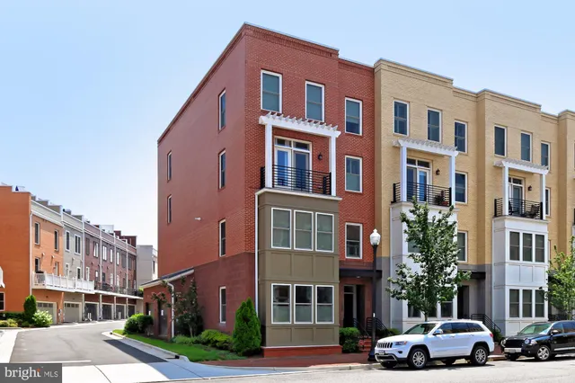 $4,300 | 1915 Main Line Boulevard, Unit 101, Alexandria, VA 22301