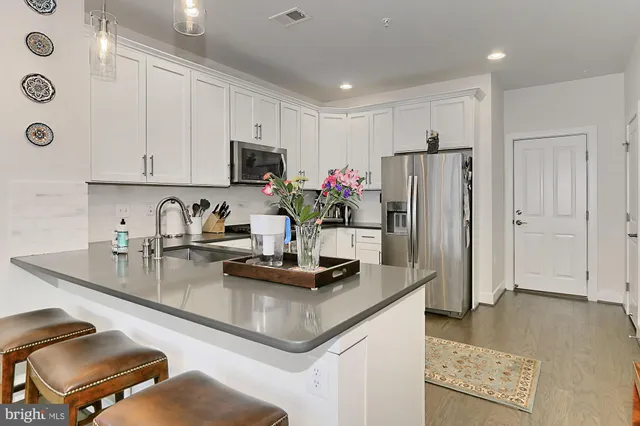 $4,300 | 1915 Main Line Boulevard, Unit 101, Alexandria, VA 22301