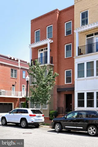 $4,300 | 1915 Main Line Boulevard, Unit 101, Alexandria, VA 22301