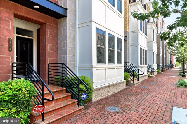 $4,300 | 1915 Main Line Boulevard, Unit 101, Alexandria, VA 22301