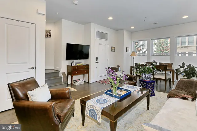 $4,300 | 1915 Main Line Boulevard, Unit 101, Alexandria, VA 22301