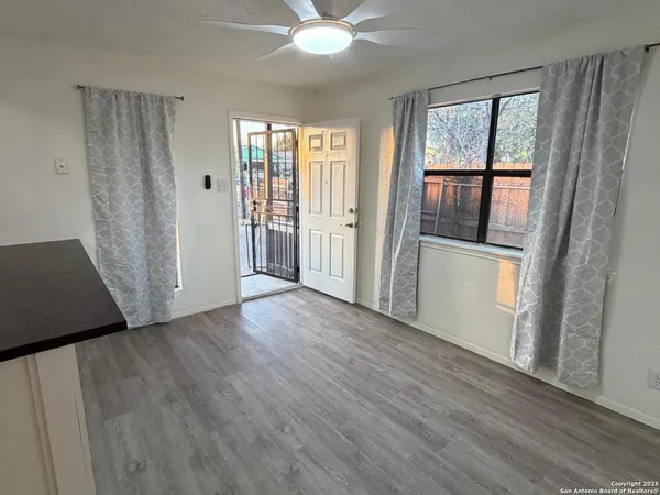 $1,100 | 324 South San Eduardo Avenue, Unit 1, San Antonio, TX 78237