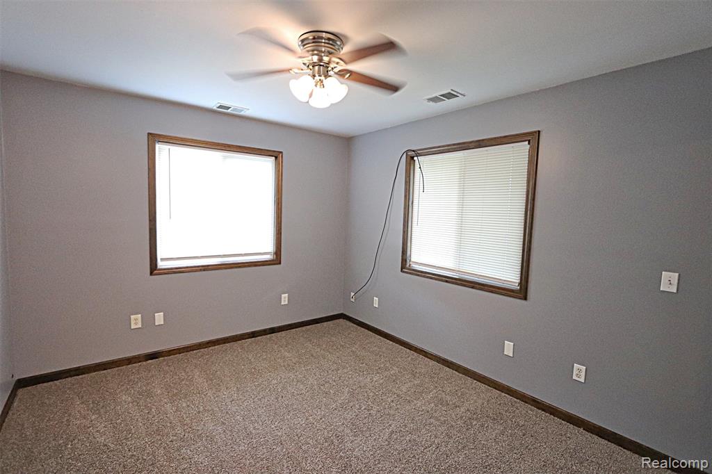 19554 Farmington Road Livonia, MI 48152 - Photo 21 of 40