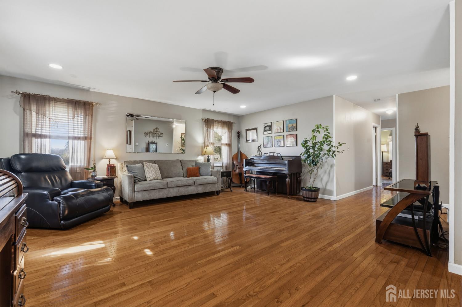 27 Summerall Road Somerset, NJ 08873 - Photo 3 of 34