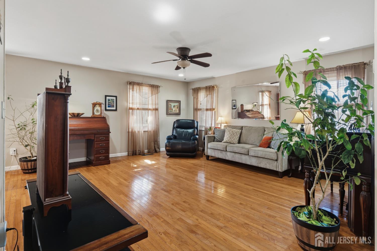 27 Summerall Road Somerset, NJ 08873 - Photo 5 of 34