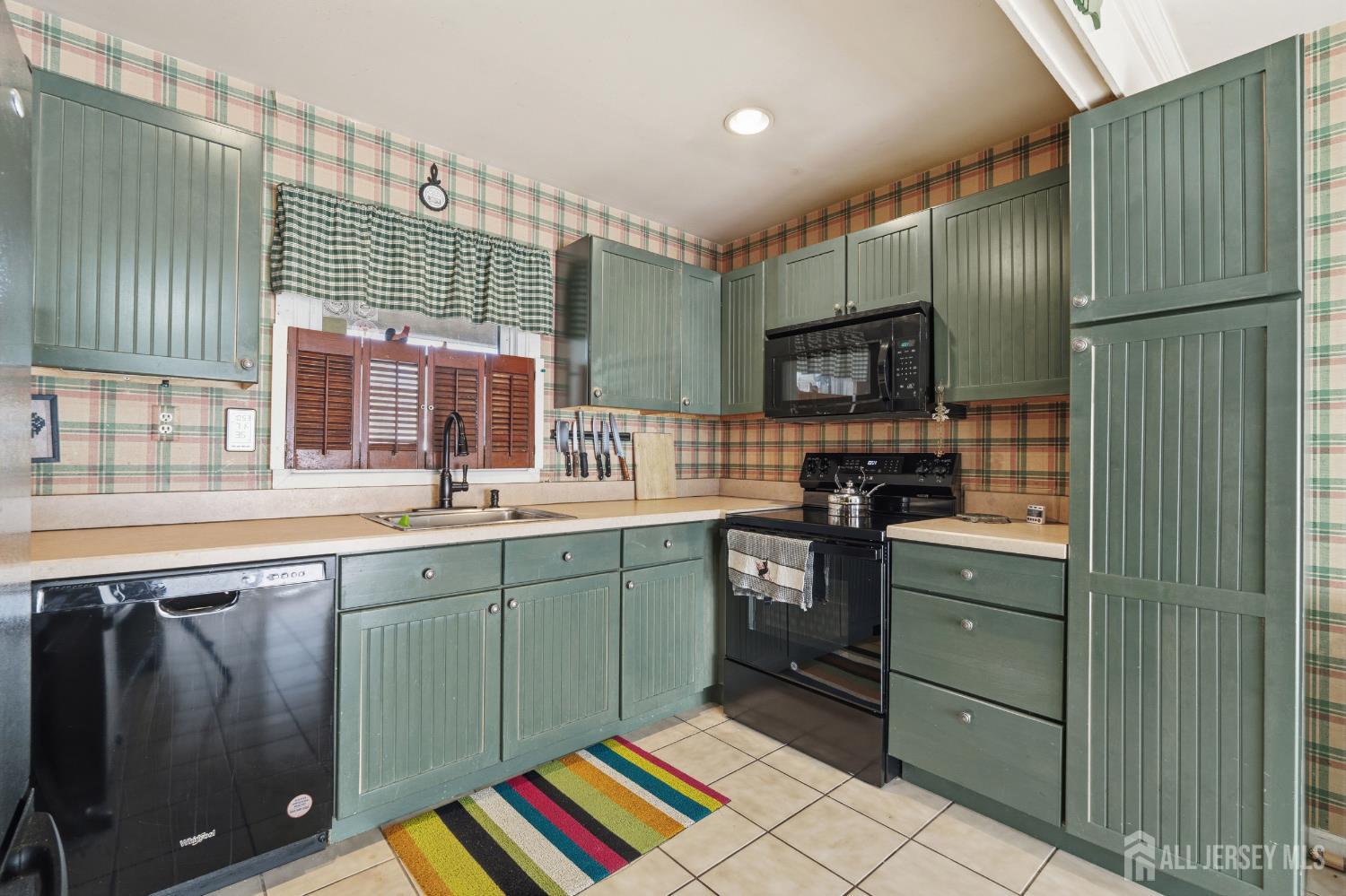 27 Summerall Road Somerset, NJ 08873 - Photo 9 of 34