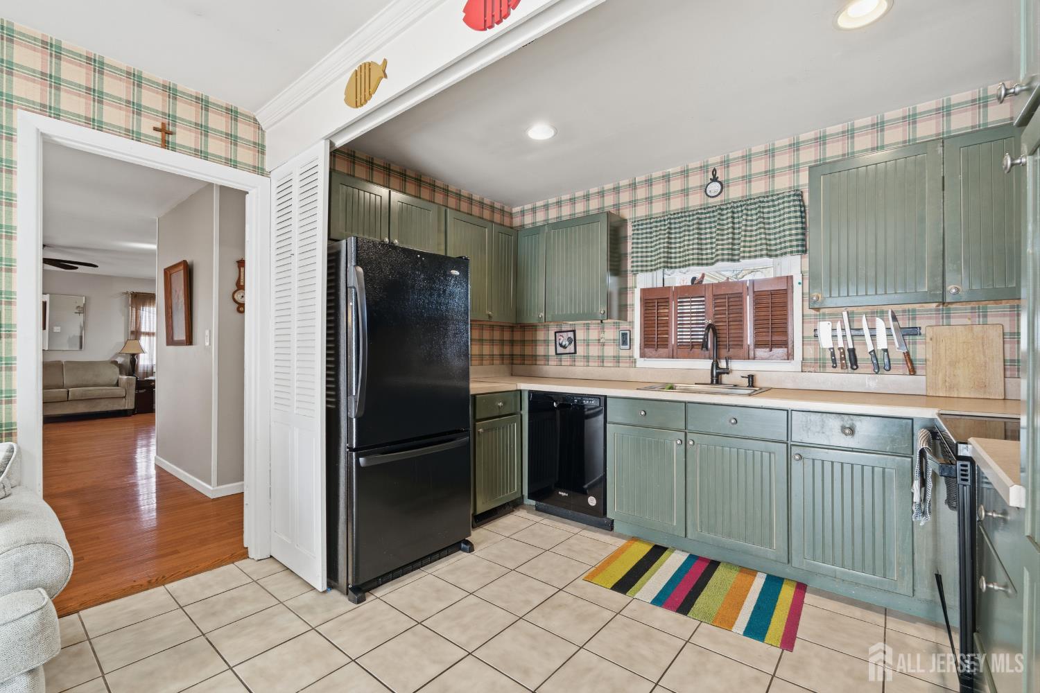 27 Summerall Road Somerset, NJ 08873 - Photo 10 of 34