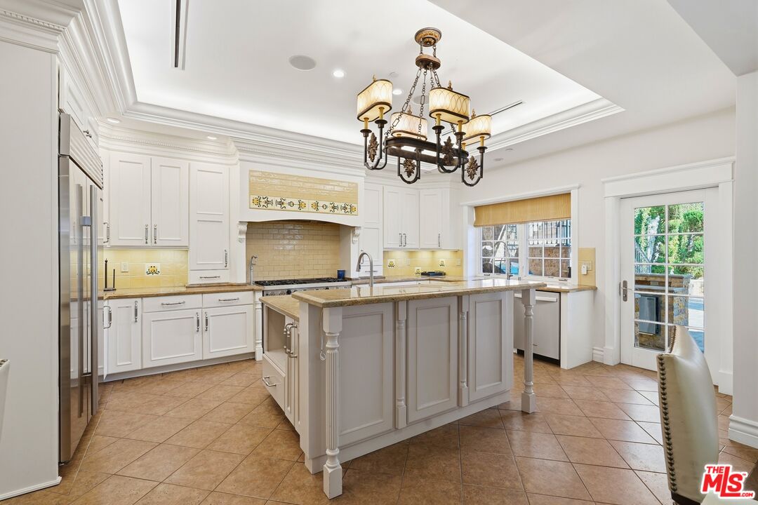 900 Chantilly Road Los Angeles, CA 90077 - Photo 11 of 46