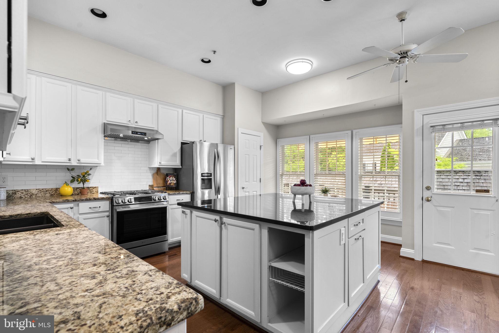 306 Hart Road Gaithersburg, MD 20878 - Photo 8 of 41