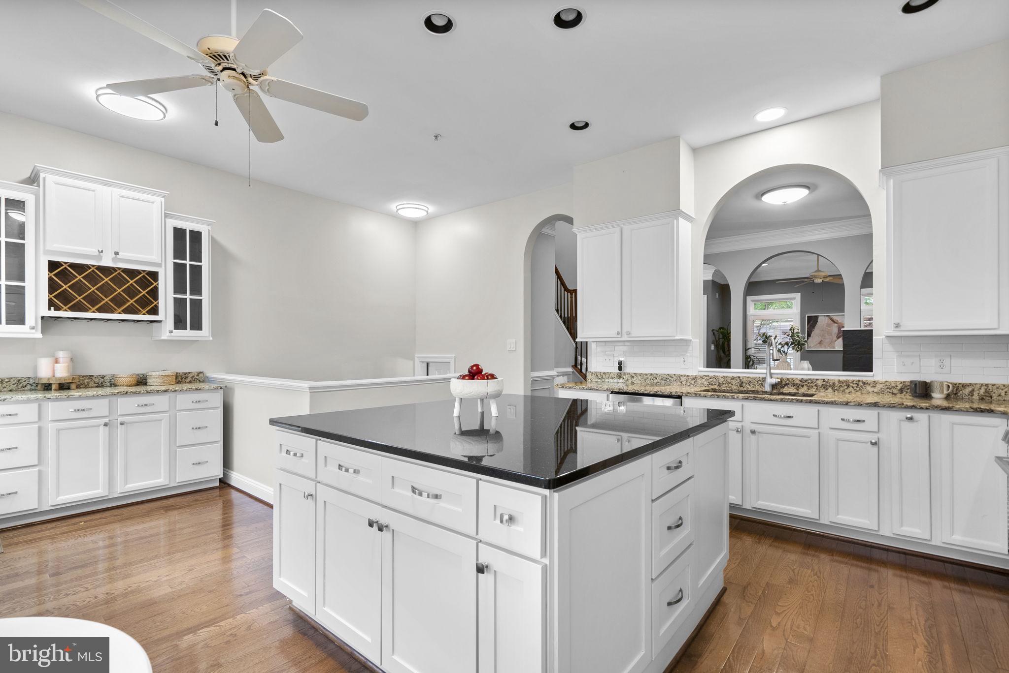 306 Hart Road Gaithersburg, MD 20878 - Photo 9 of 41