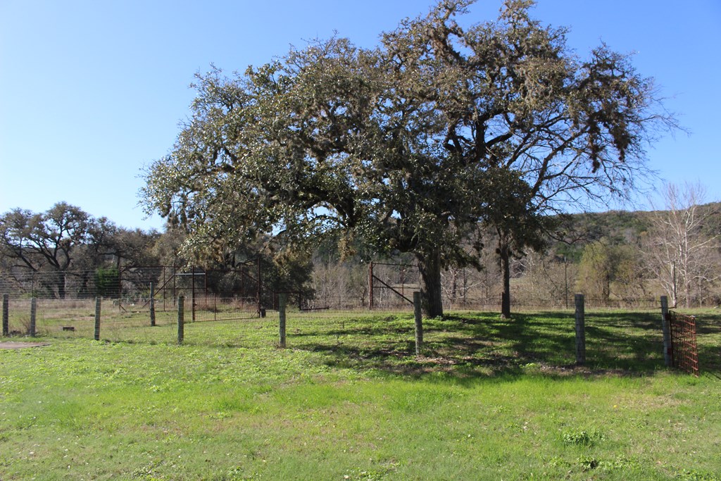 701 Bushwhack Road Kerrville, TX 78028 - Photo 30 of 31