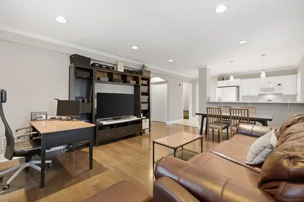 $625,000 | 27 Commonwealth Avenue, Unit 1, Newton, MA 02467