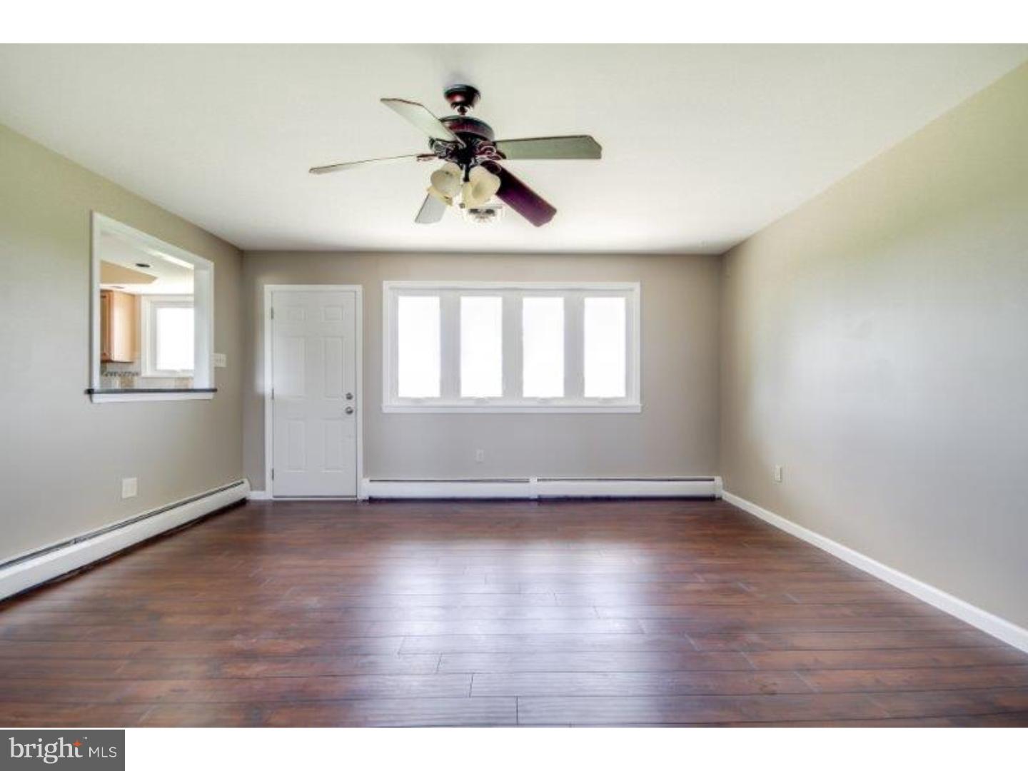 708 Aura Road Glassboro, NJ 08028 - Photo 14 of 25 Living Room