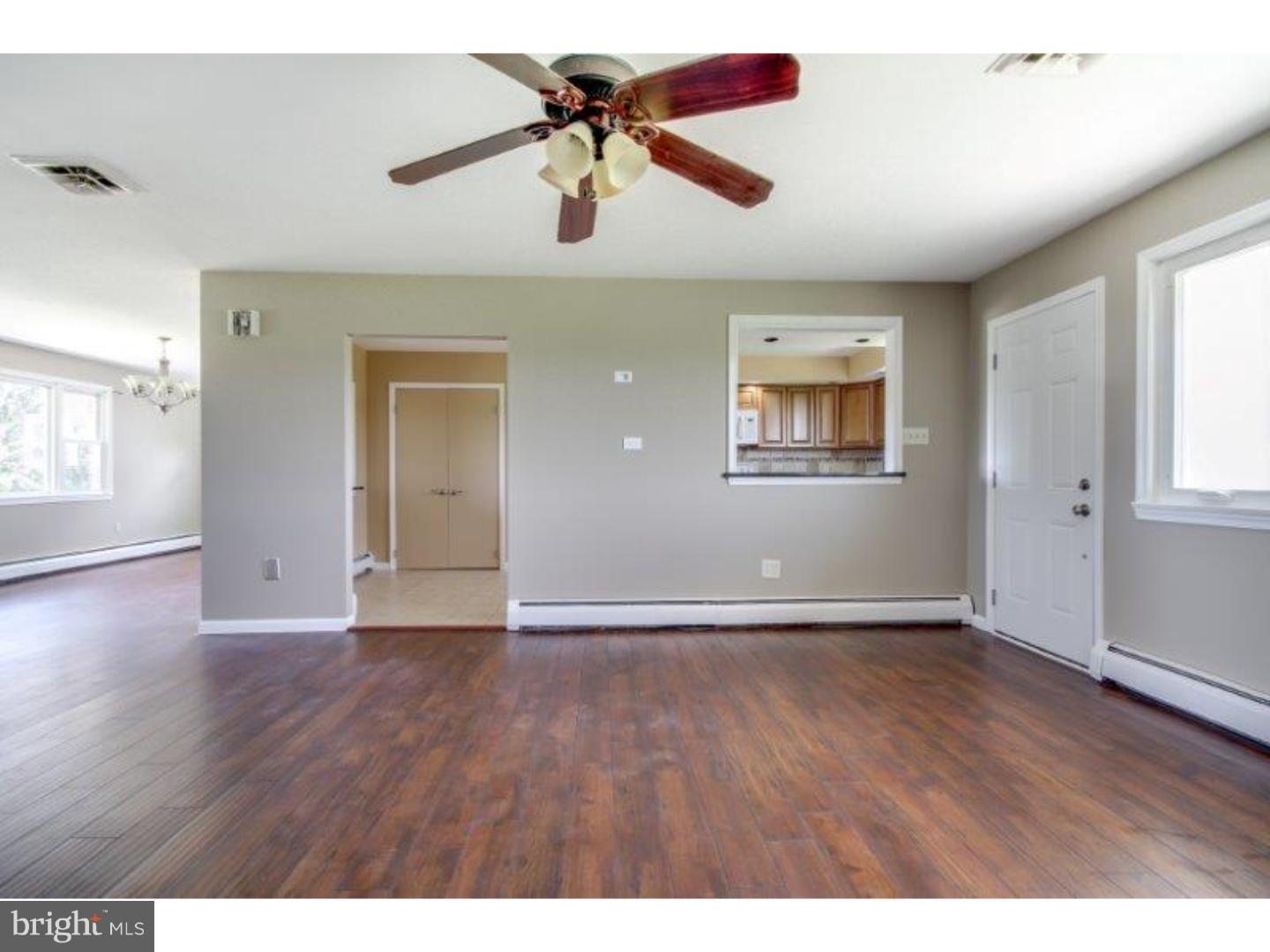 708 Aura Road Glassboro, NJ 08028 - Photo 15 of 25 Living Room