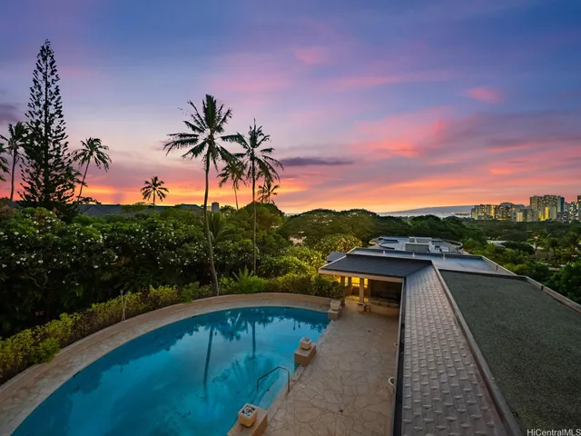 a view of a house with a yard and plants