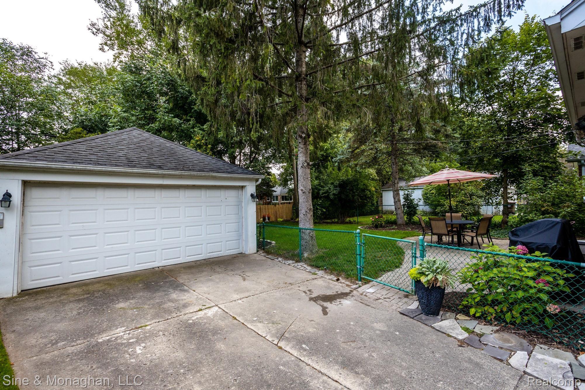 1015 Hawthorne Road Grosse Pointe, MI 48236 - Photo 33 of 40 1015 Hawthorne S006.jpg