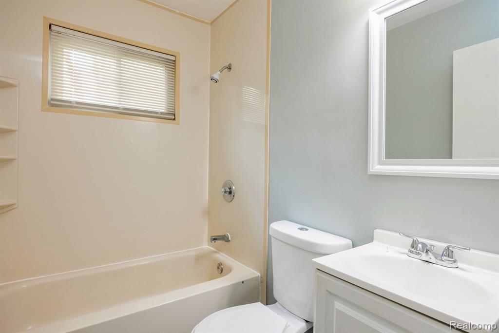 35247 Wick Road Romulus, MI 48174 - Photo 16 of 34