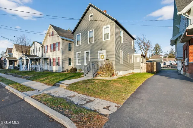 $299,000 | 54 Vley Road, Scotia, NY 12302