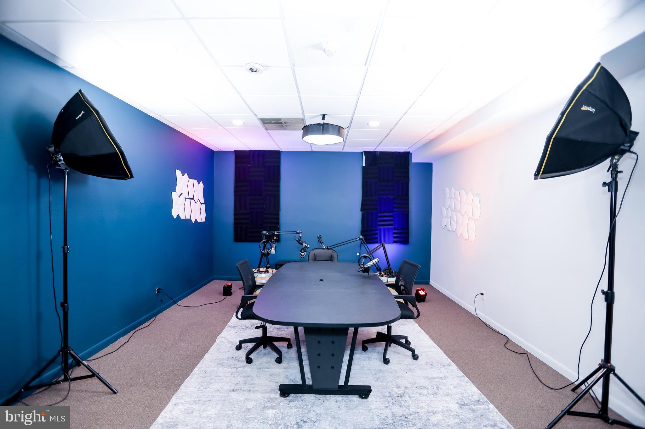 933 Rose Street Harrisburg, PA 17102 - Photo 68 of 98 a view of a livingroom with furniture and window