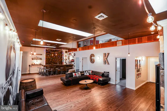 a view of a workspace with furniture