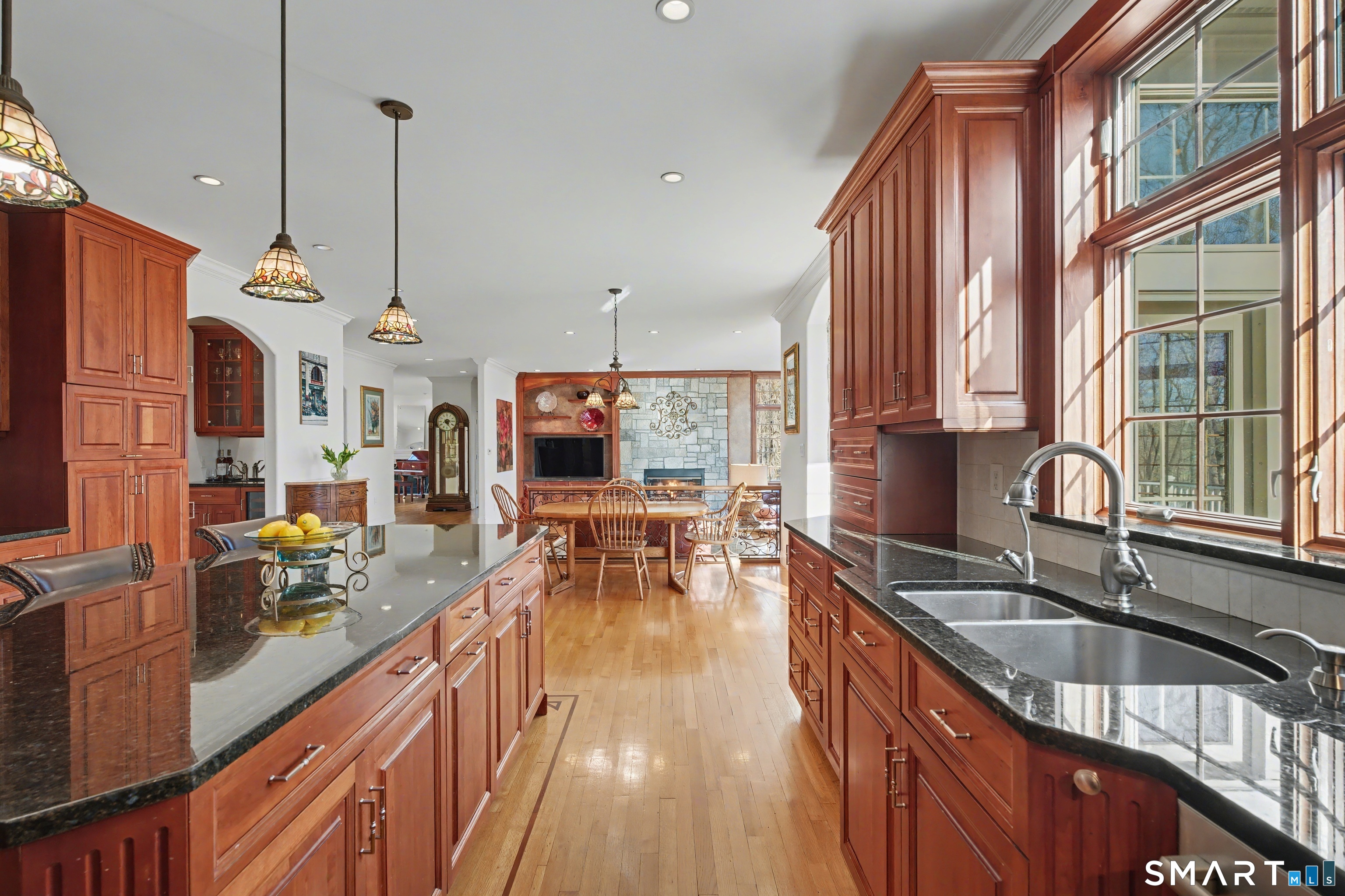 162 Britiani Road Southbury, CT 06488 - Photo 4 of 40