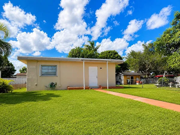 $1,850 | 8935 Southwest 28th Street, Unit 8935, Miami, FL 33165