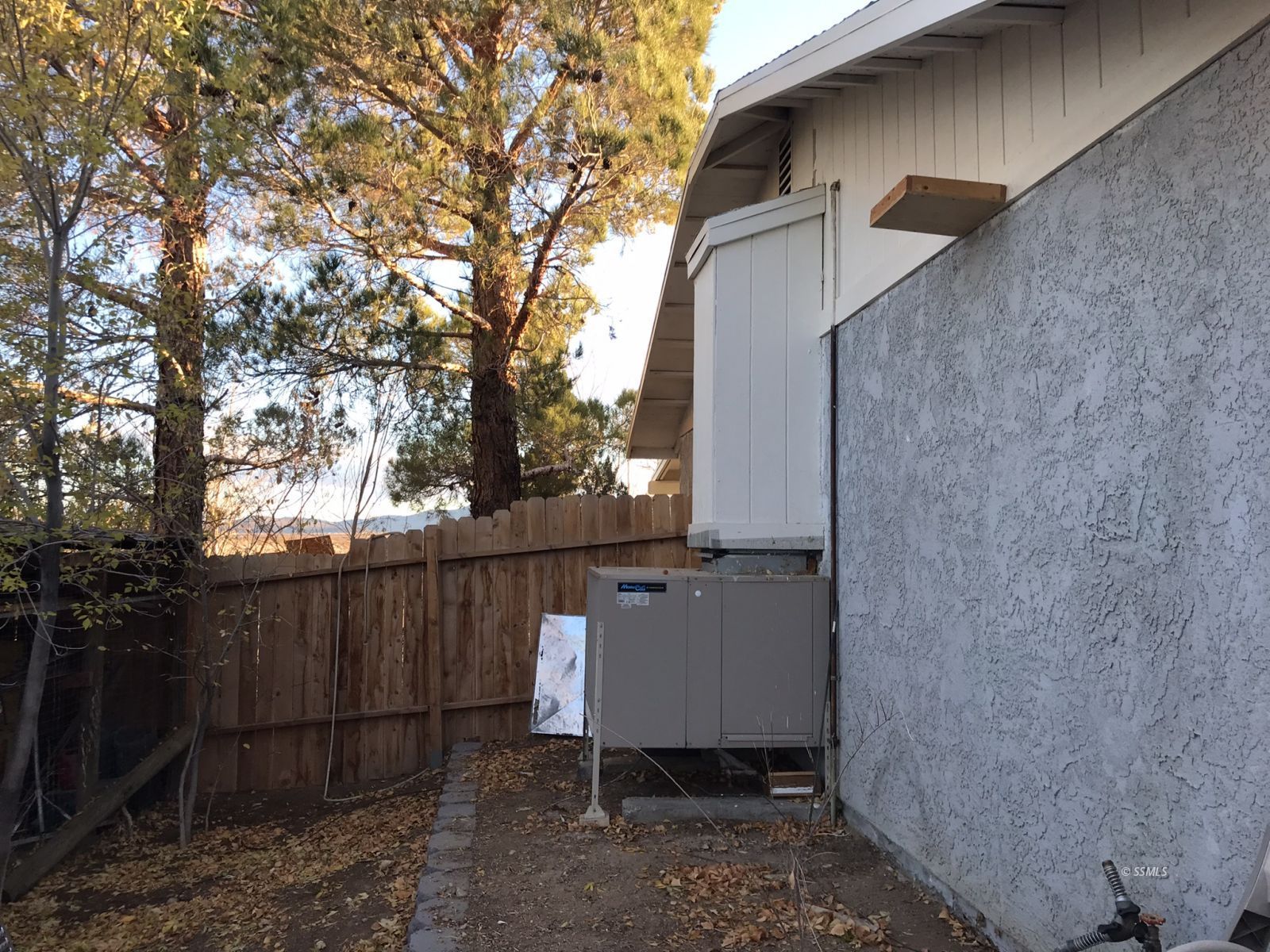 6228 Ridgecrest Boulevard Inyokern, CA 93527 - Photo 25 of 34 a view of a patio in backyard