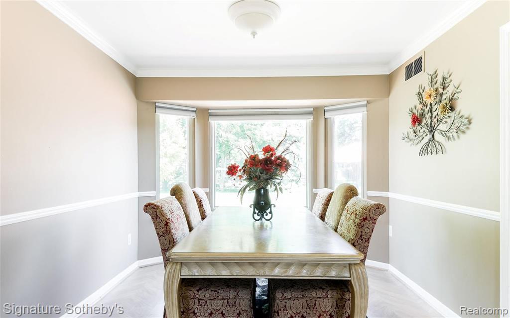 841 Lion Street Rochester, MI 48307 - Photo 4 of 42