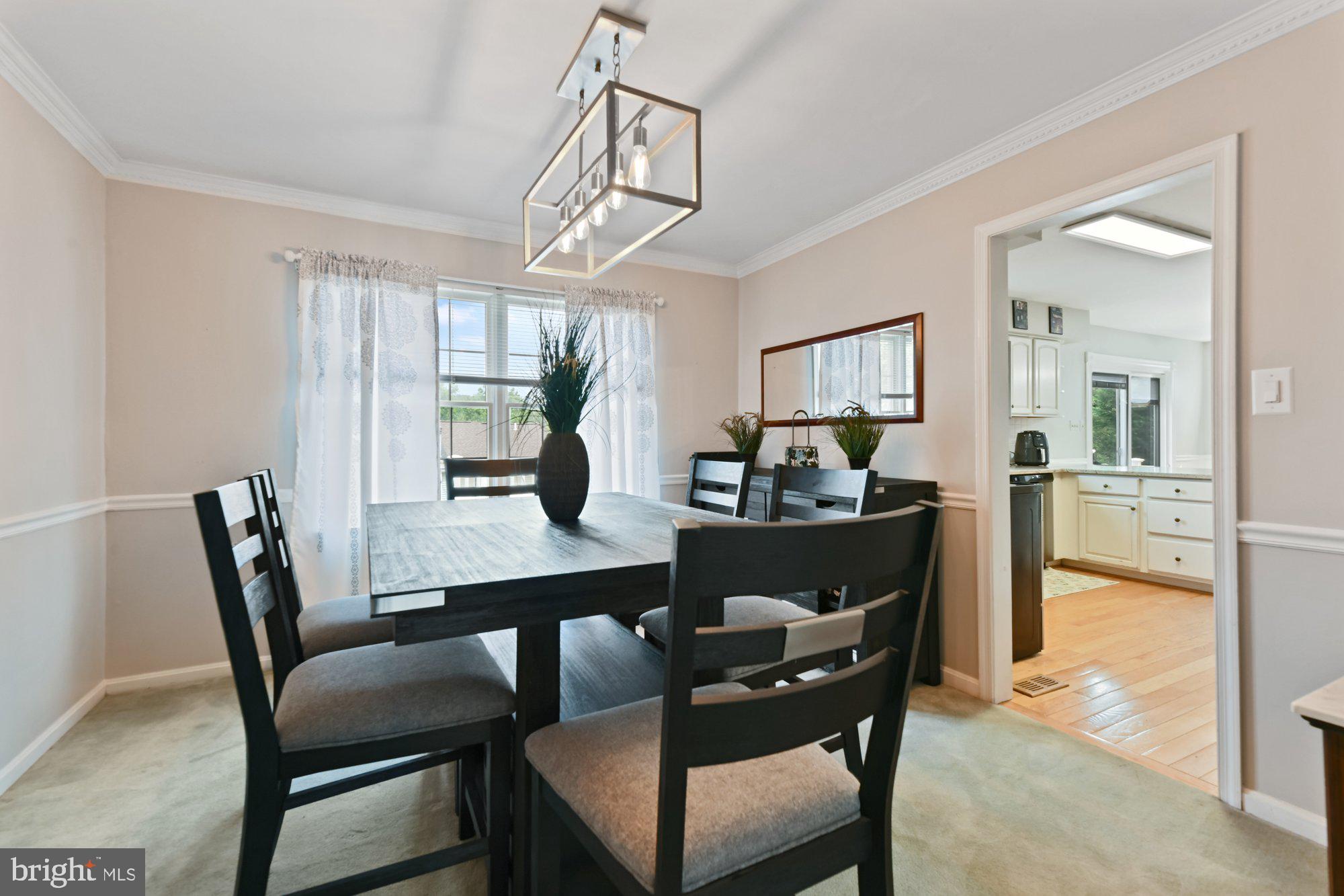 8111 Timberbrooke Road Baltimore, MD 21237 - Photo 8 of 32 Dining Room