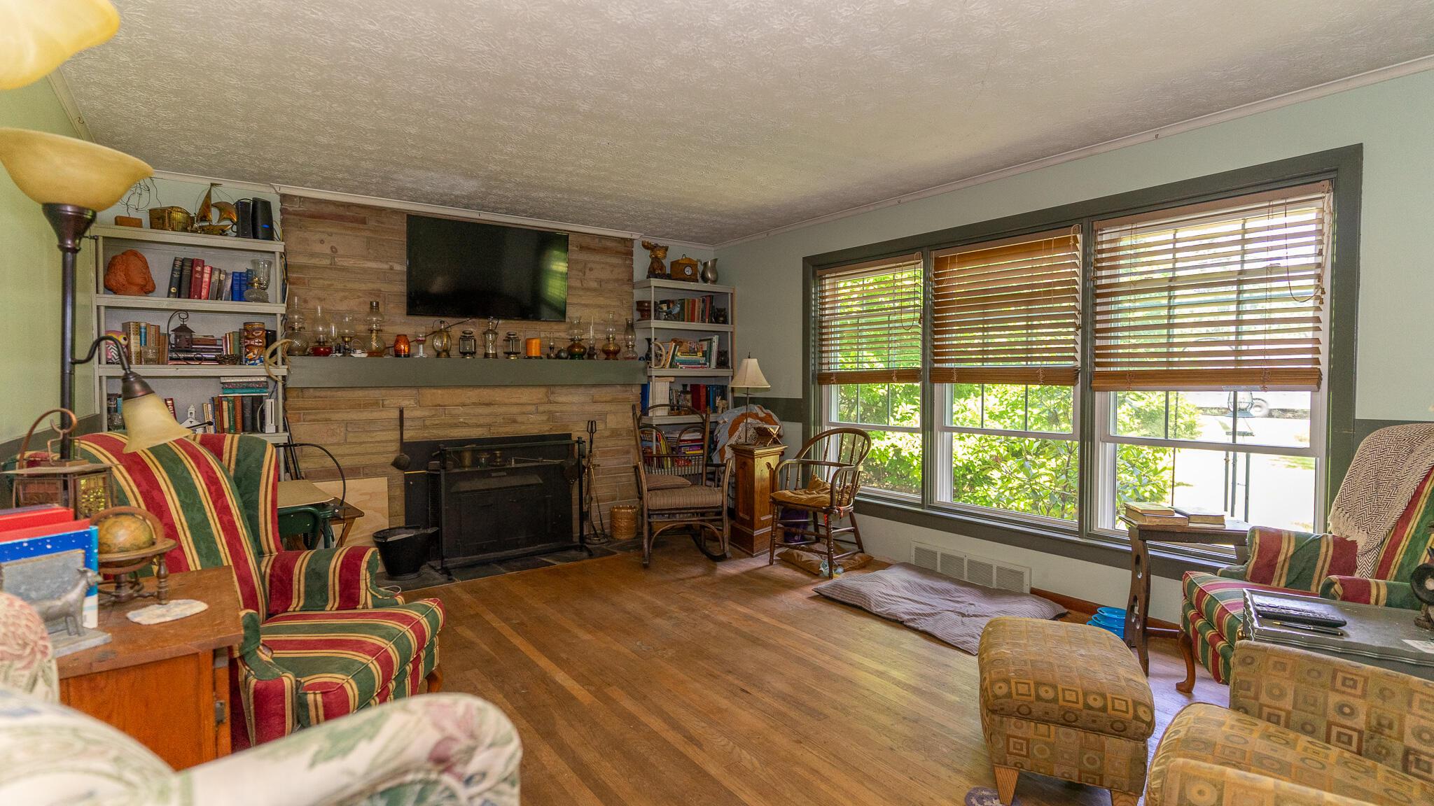 3533 Watkins Road Columbus, OH 43232 - Photo 4 of 51 watkins rd -03