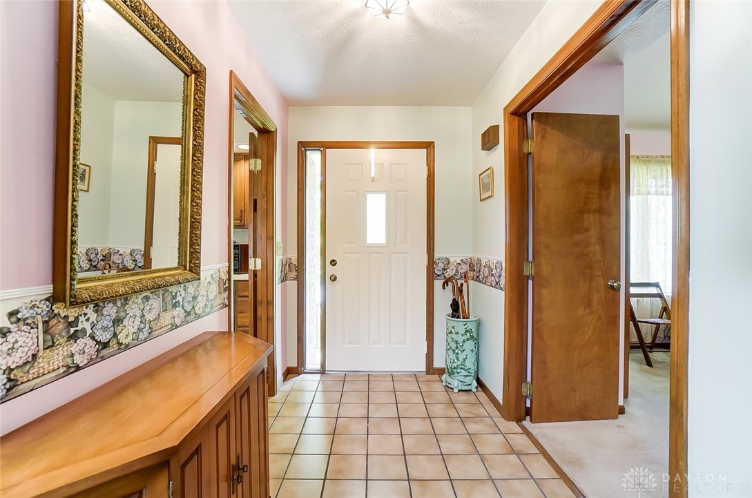 4117 Ridgecliff Drive Dayton, OH 45440 - Photo 4 of 45