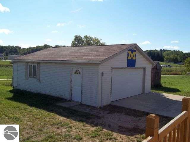 1216 Riverside Street Cadillac, MI 49601 - Photo 16 of 16 1739450-16.JPG