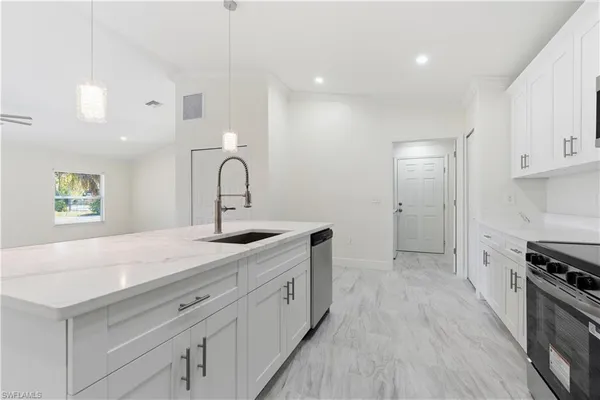 $299,900 | 2141 Davis Street, Fort Myers, FL 33916