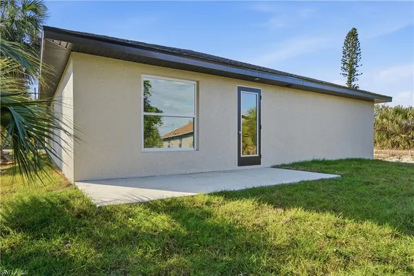 $299,900 | 2141 Davis Street, Fort Myers, FL 33916